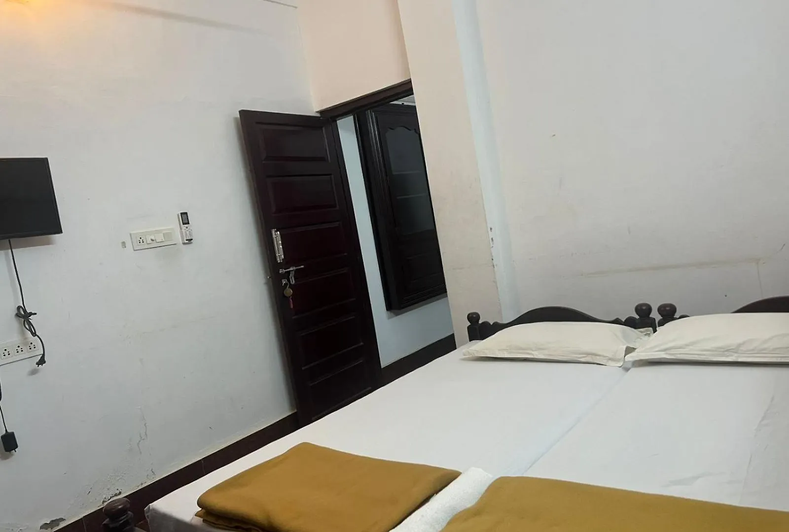 Guruvāyūr Krishna Gopuram Lodge